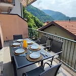 Blu Dipinto Di Blu - View -
