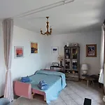 Blu Dipinto Di Blu - View -