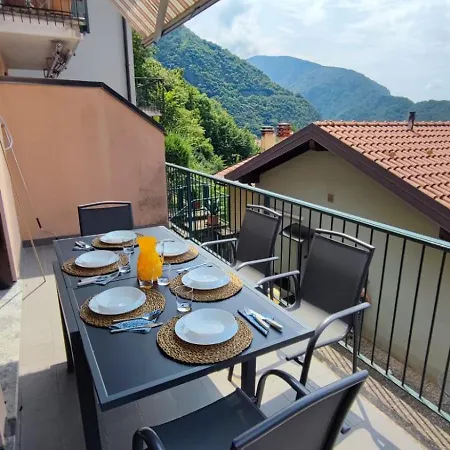 Blu Dipinto Di Blu - View -