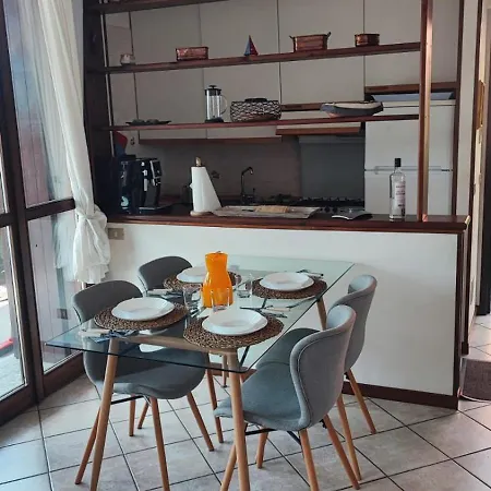 Blu Dipinto Di Blu - View -