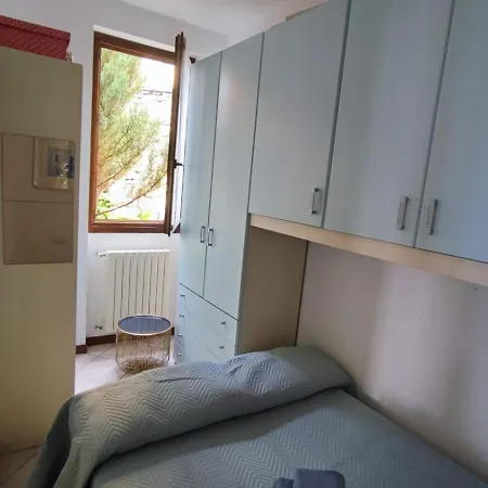 Blu Dipinto Di Blu - View -