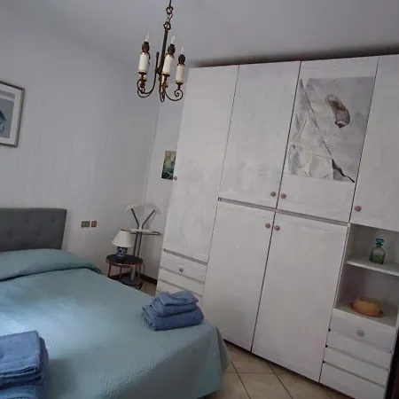 Blu Dipinto Di Blu - View -