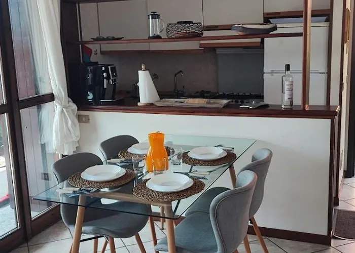 Blu Dipinto Di Blu - View -