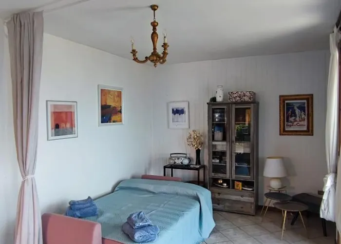 Blu Dipinto Di Blu - View -