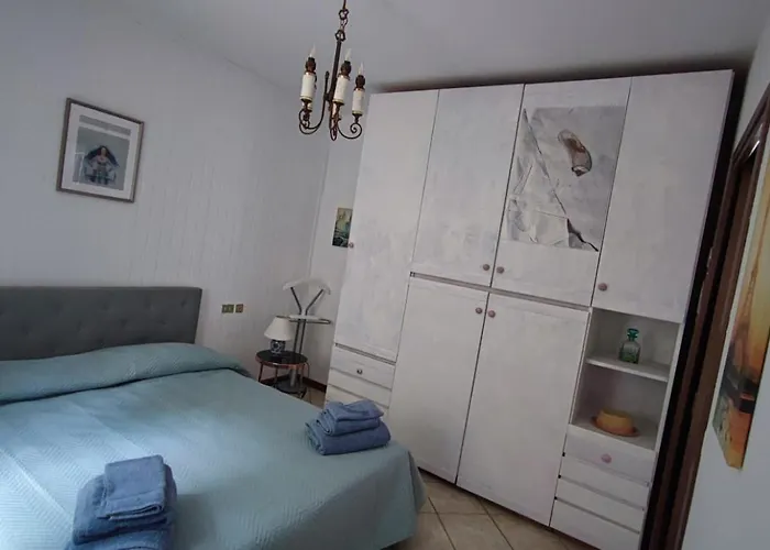 Blu Dipinto Di Blu - View -