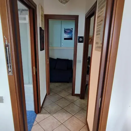 Tatil Evi Blu Dipinto Di Blu - View - Perledo